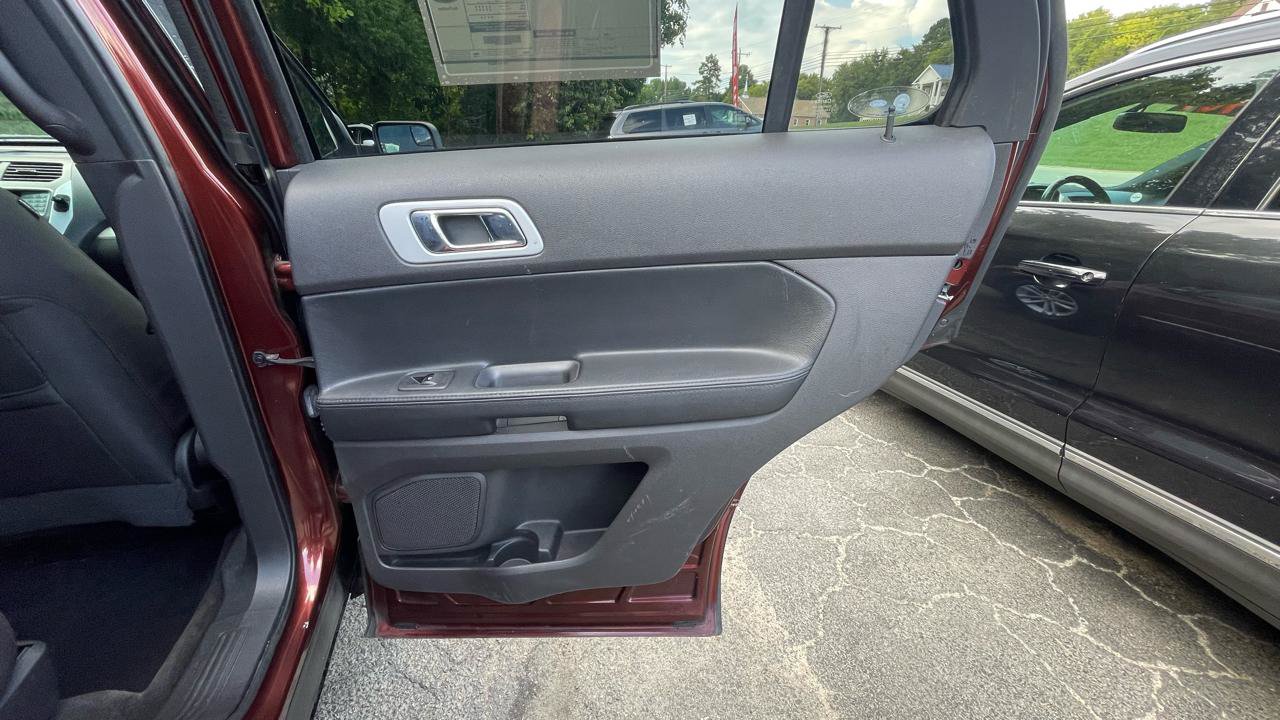 Used 2015 Ford Explorer XLT AWD/4WD image 25