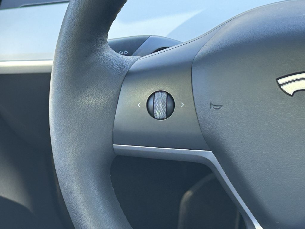 Used 2023 Tesla Model Y AWD image 19