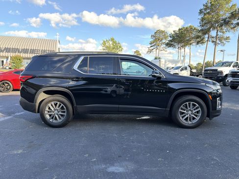 Used 2023 Chevrolet Traverse LT FWD image 14