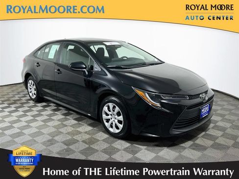 Certified 2025 Toyota Corolla LE FWD image 1