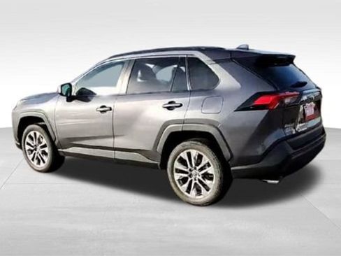 Used 2022 Toyota RAV4 XLE Premium image 6