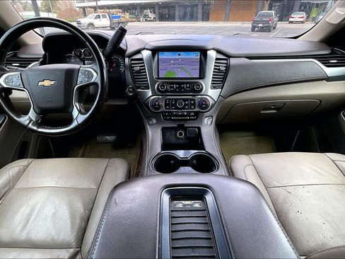 Used 2015 Chevrolet Suburban LT image 16