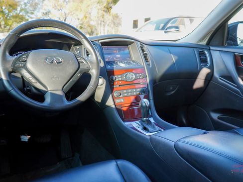 Used 2017 INFINITI QX50 Sport Utility 4D w/ Premium Package image 15