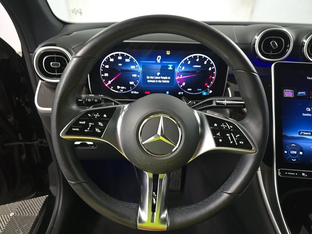 Used 2025 Mercedes-Benz GLC 300 4MATIC image 10