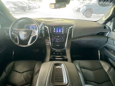 Used 2018 Cadillac Escalade Platinum image 28