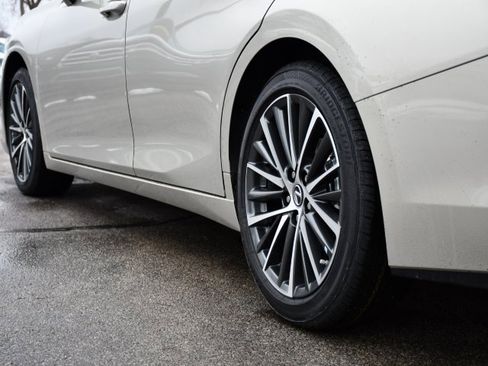 New 2025 Lexus ES 350 w/ Premium Package image 9