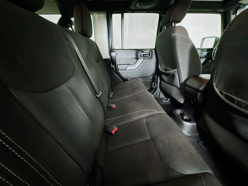 Used 2014 Jeep Wrangler Unlimited Sahara image 24