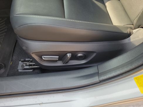 Used 2025 Toyota Prius XLE FWD image 10