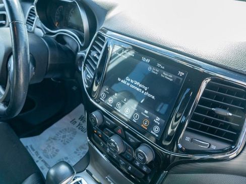 Certified 2021 Jeep Grand Cherokee Laredo X image 39