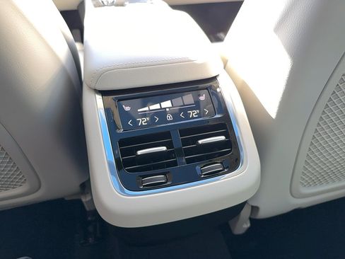 New 2026 Volvo XC60 B5 Ultra w/ Climate Package image 17