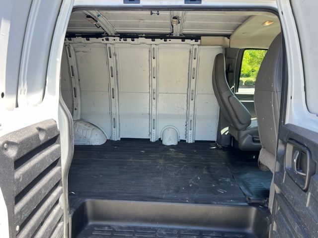 Used 2016 Chevrolet Express 2500 RWD image 14