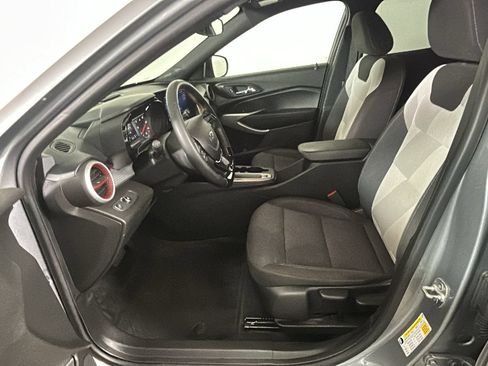 Used 2024 Chevrolet Trax RS w/ Driver Confidence Package FWD image 13