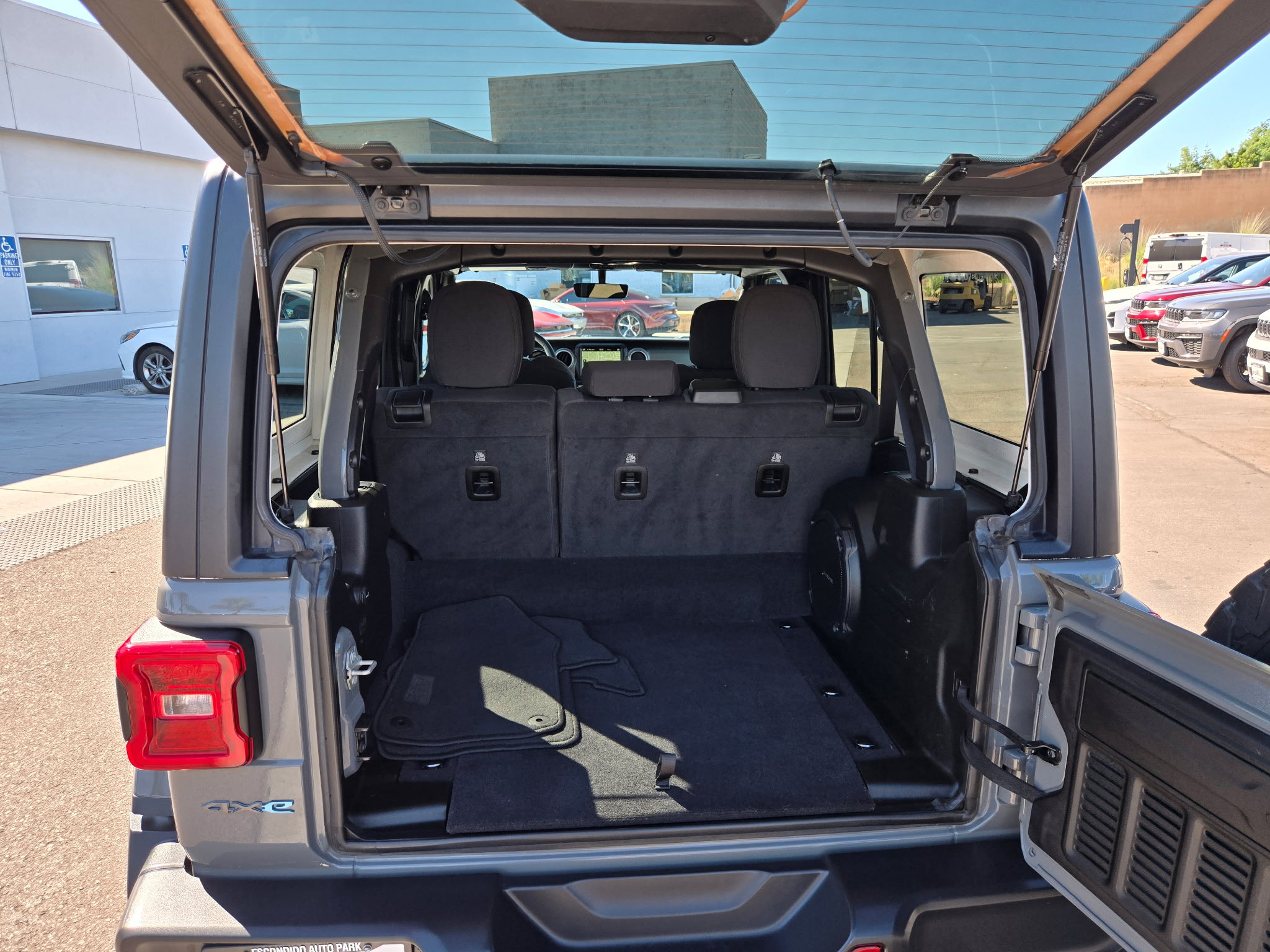 Certified 2023 Jeep Wrangler Unlimited Rubicon 4xe w/ Cold Weather Group AWD/4WD image 19
