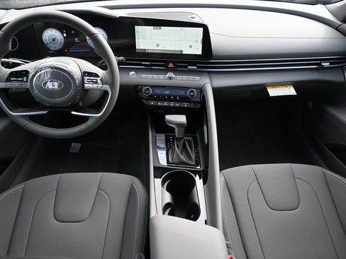 Certified 2025 Hyundai Elantra SEL image 14