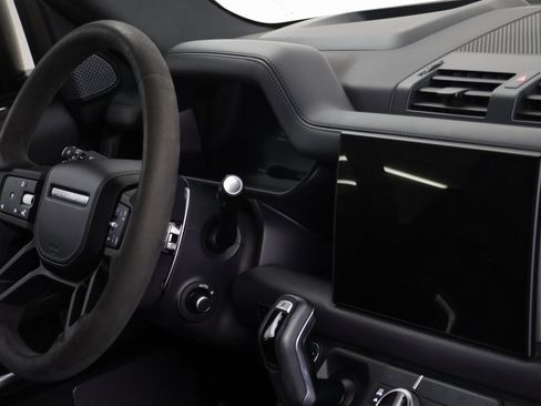 Used 2023 Land Rover Defender 110 V8 image 21