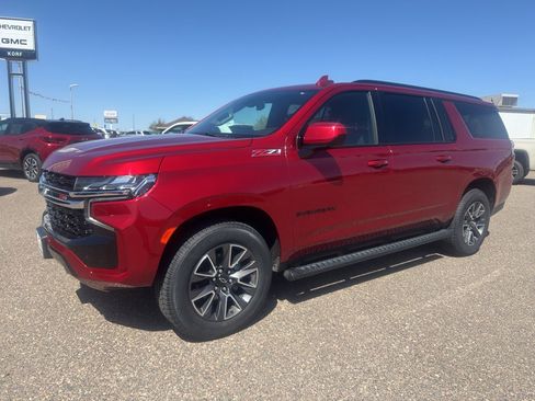 Used 2022 Chevrolet Suburban Z71 AWD/4WD image 2