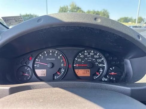 Used 2011 Nissan Frontier SV w/ SV Premium Utility Pkg AWD/4WD image 10