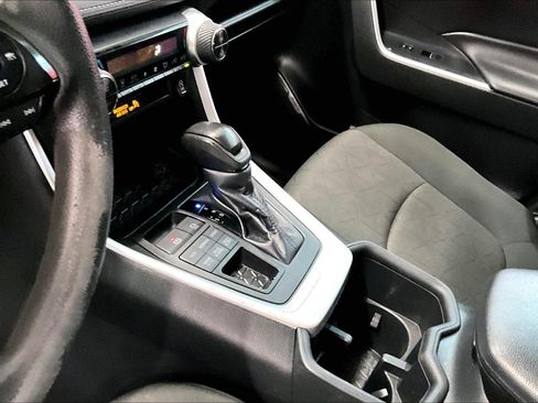 Used 2022 Toyota RAV4 XLE AWD/4WD image 16