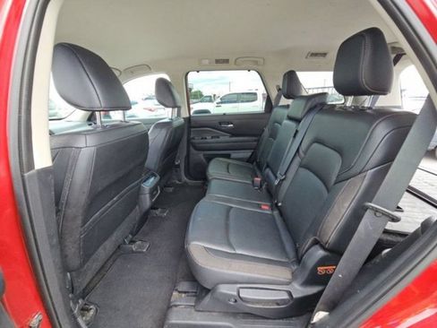 Used 2023 Nissan Pathfinder SL w/ Lighting Package (N92) AWD/4WD image 10