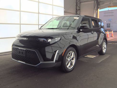 Used 2025 Kia Soul LX FWD image 1