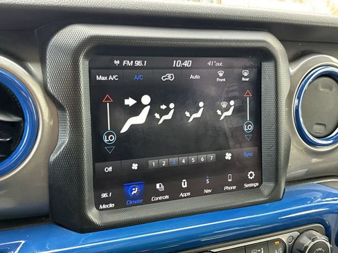 Used 2021 Jeep Wrangler Unlimited Sahara w/ Uconnect 4C Nav & Sound Group image 15