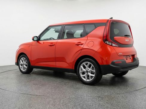 Used 2025 Kia Soul LX w/ LX Technology Package FWD image 6