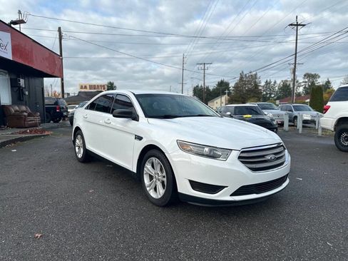 Used 2015 Ford Taurus SE image 5