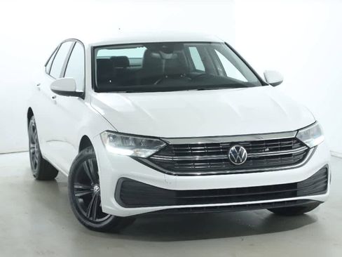 Used 2024 Volkswagen Jetta SE w/ Black Wheel Package image 2