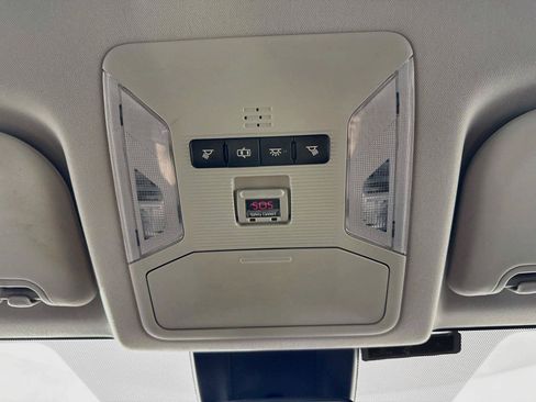 Used 2019 Toyota RAV4 LE FWD image 6