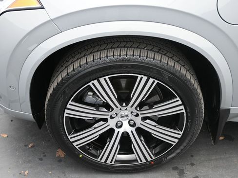 Certified 2024 Volvo XC90 T8 Plus w/ Protection Package Premier image 9