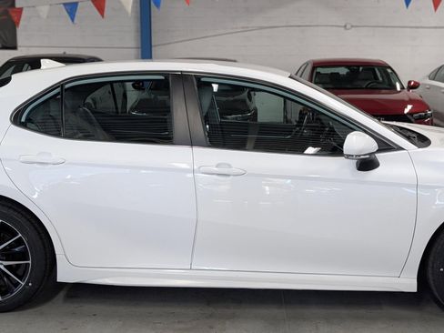 Used 2023 Toyota Camry SE image 11