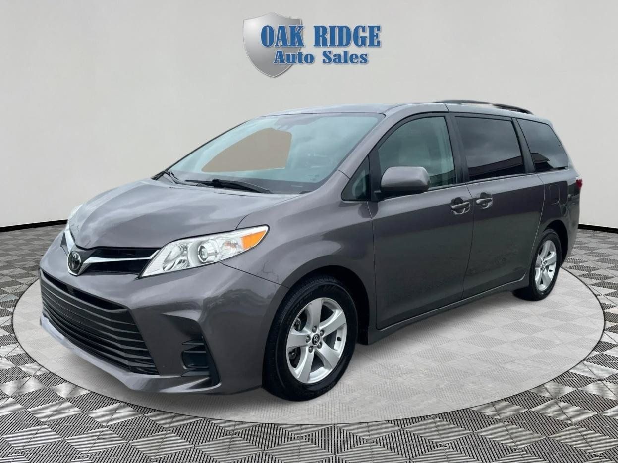 Used 2019 Toyota Sienna LE FWD image 1