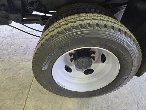 Used 2017 Ford F550 2WD Regular Cab Super Duty image 13