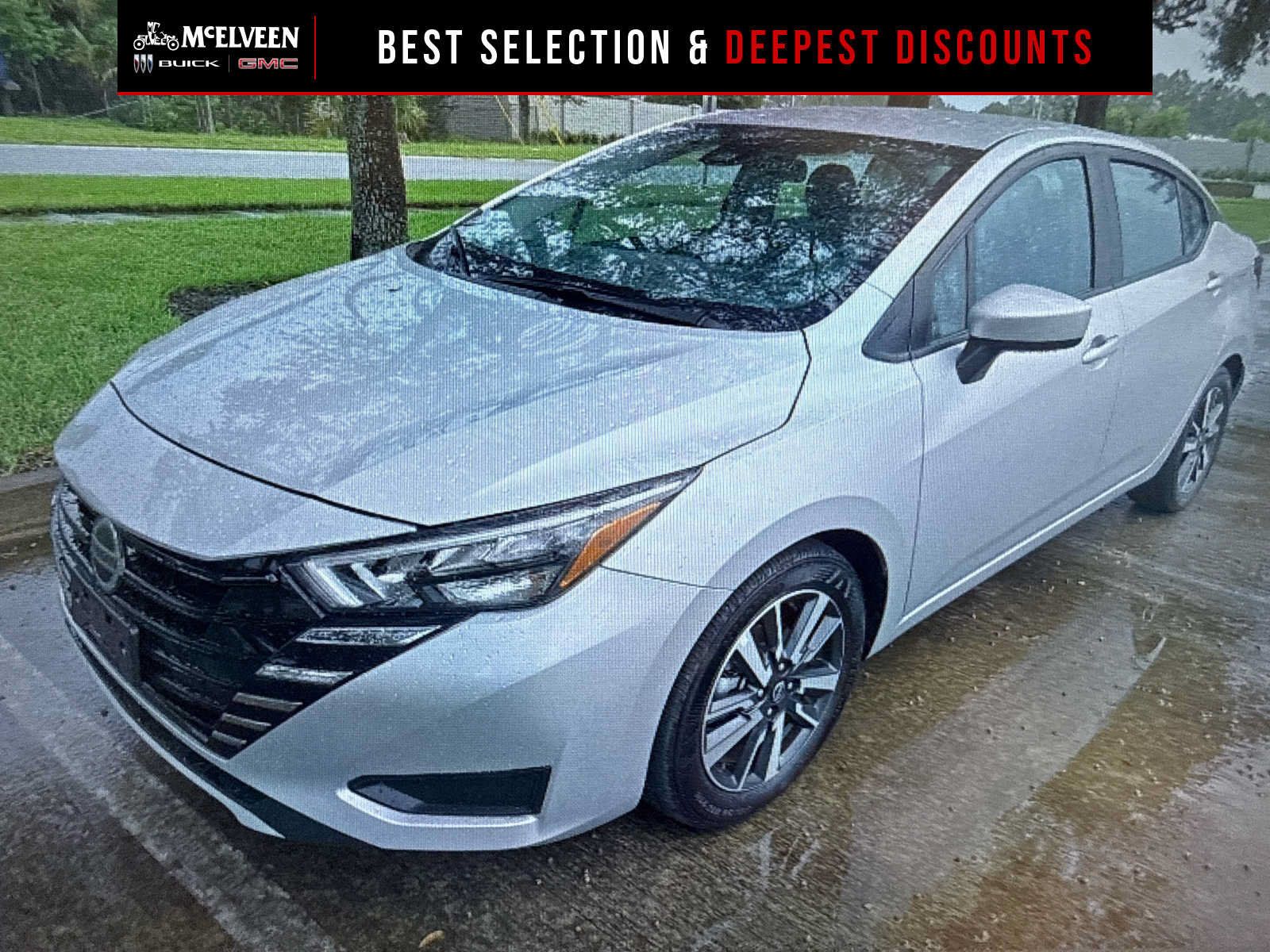 Used 2025 Nissan Versa SV FWD image 1