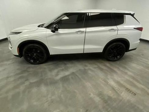 Used 2023 Mitsubishi Outlander SE Black Edition AWD/4WD image 4