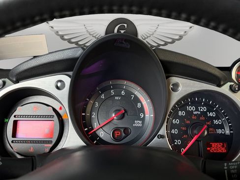 Used 2016 Nissan 370Z Coupe RWD image 20