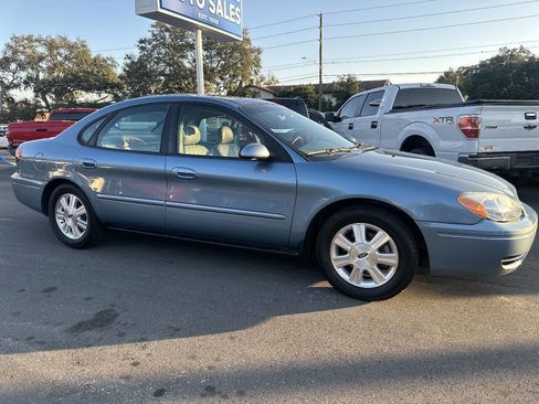 Used 2005 Ford Taurus SEL image 2