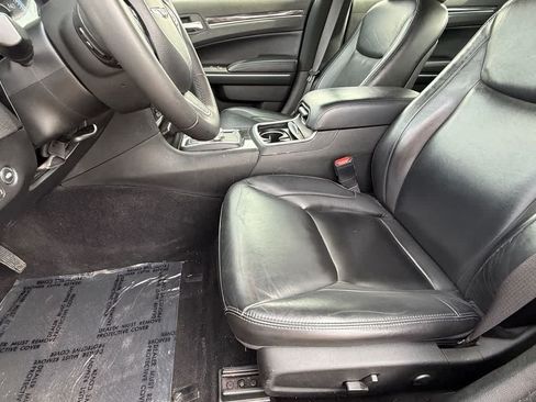 Used 2022 Chrysler 300 Touring L RWD image 13