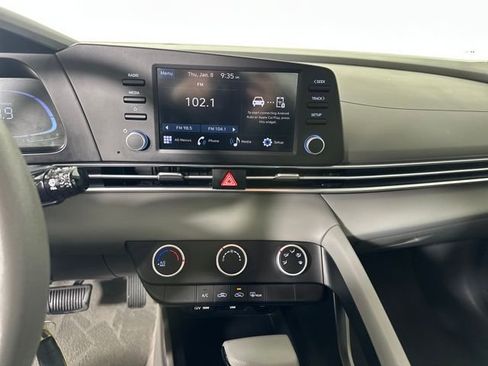 Certified 2024 Hyundai Elantra SE image 21