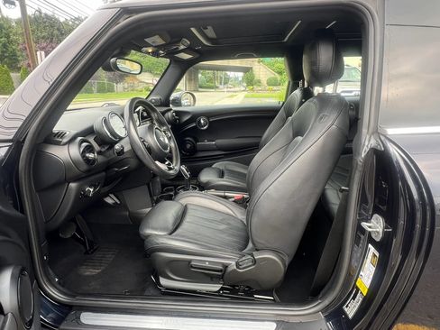 Used 2020 MINI Cooper 2-Door Hardtop FWD image 25