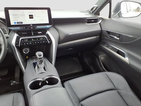 Used 2024 Toyota Venza XLE image 13