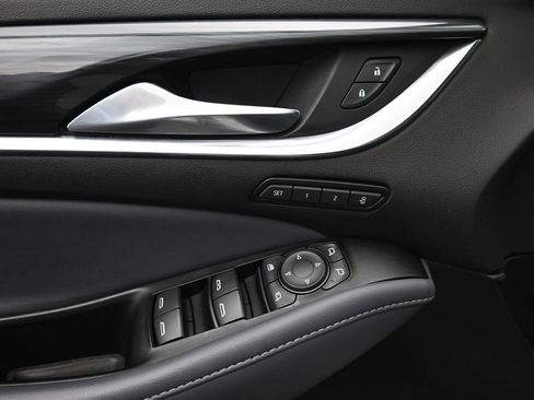 Used 2024 Buick Enclave Premium image 19