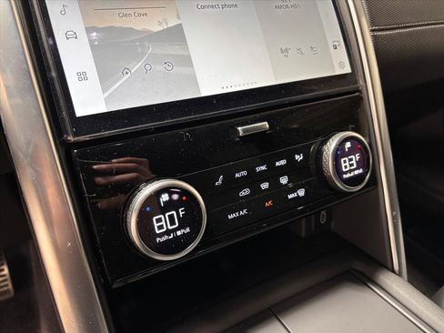 New 2026 Land Rover Discovery Limited Edition image 16