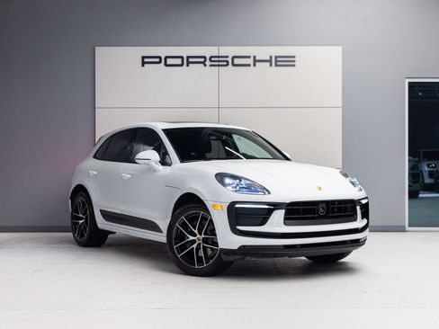 Certified 2026 Porsche Macan AWD/4WD image 9