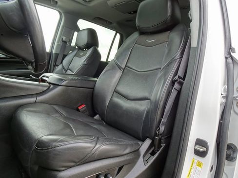 Used 2017 Cadillac Escalade Premium Luxury image 11