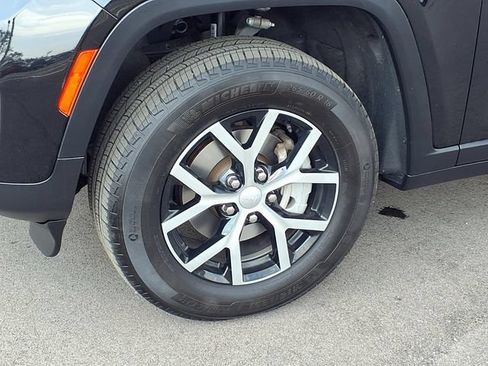 Used 2023 Jeep Grand Cherokee Limited AWD/4WD image 29