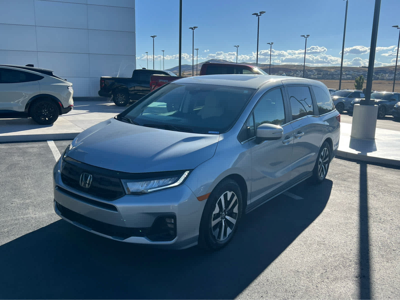 Used 2025 Honda Odyssey EX-L image 2