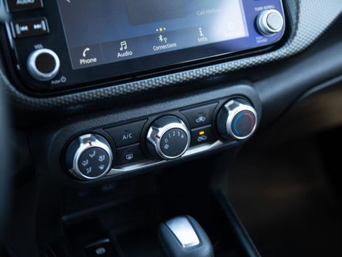 Used 2024 Nissan Kicks SV image 13