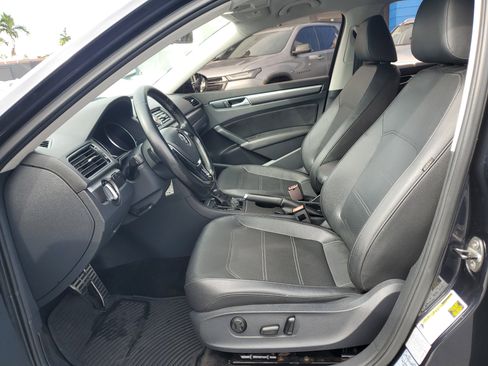 Used 2017 Volkswagen Passat 1.8T R-Line image 10