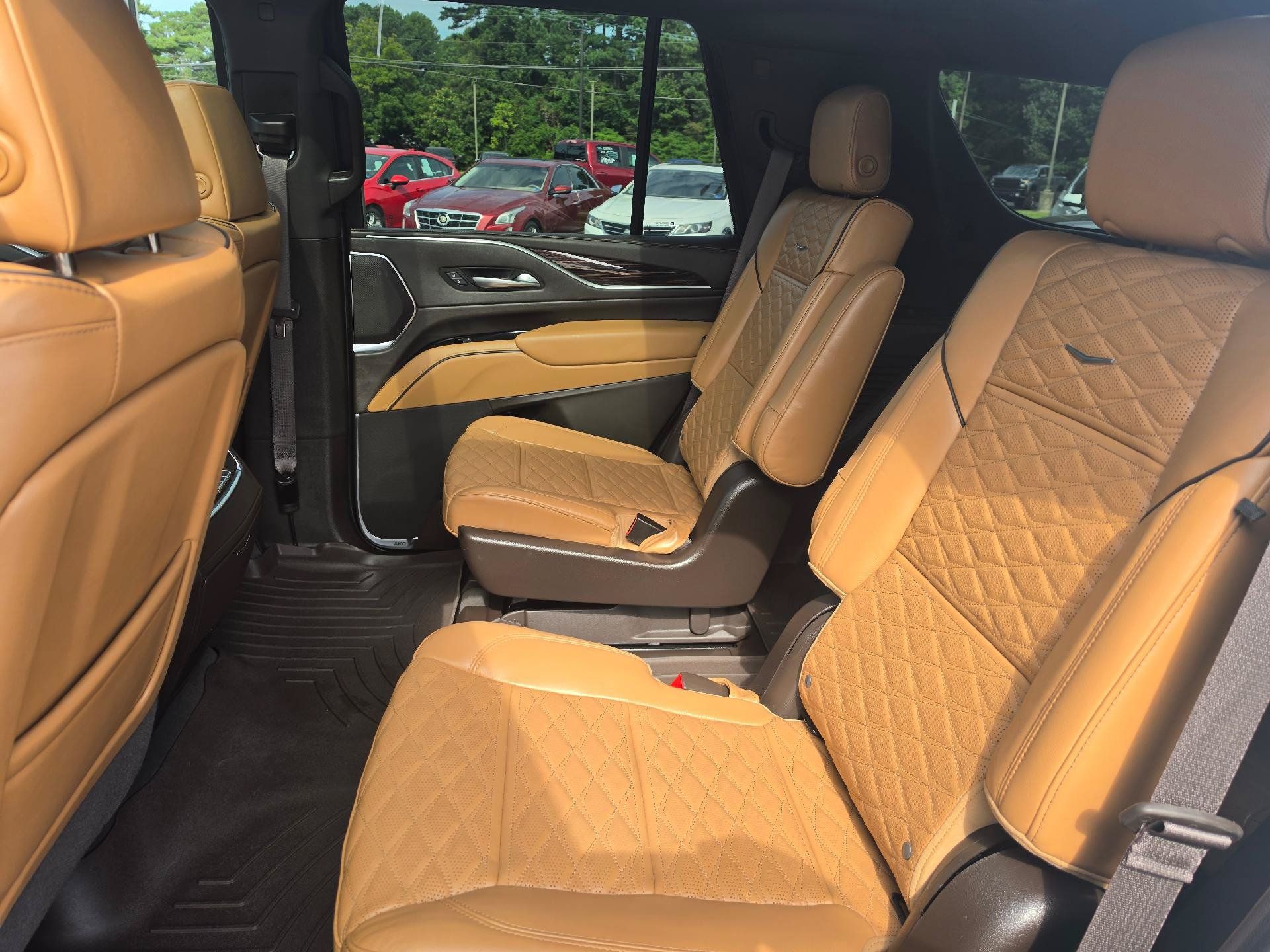 Used 2022 Cadillac Escalade Premium Luxury AWD/4WD image 10